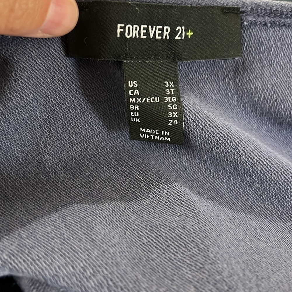 F21 plus t shirt dress with open back - Picture 5 of 5